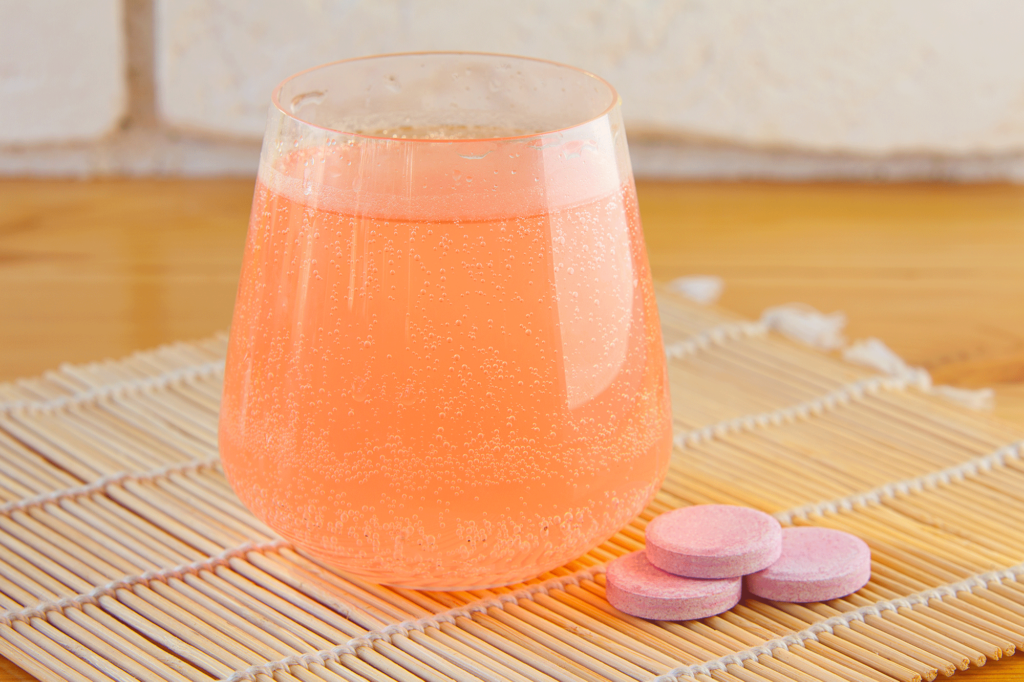 Ein Glas Brause - davor Viatmintabletten